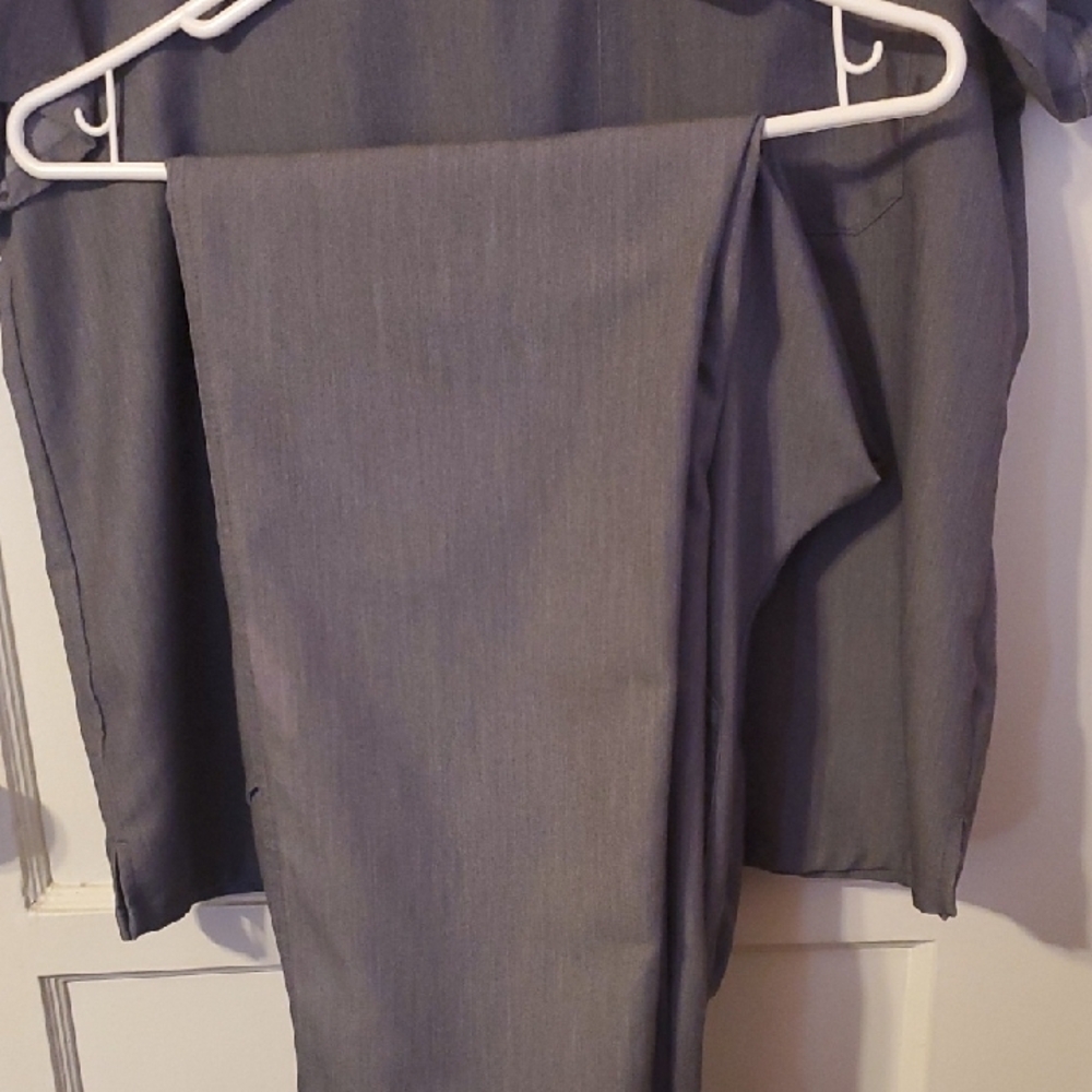 Figs Graphite Scrub Set - Picture 2 of 4